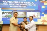 Wamentan Sudaryono kunjungan kerja ke Balai Besar Veteriner Farma Pusvetma di Surabaya, Jum'at (21/11/2025).