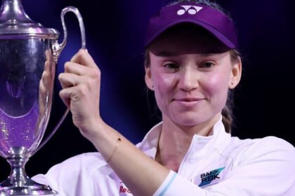 Elena Rybakina cetak sejarah sebagai juara WTA Finals 2025, menaklukkan Aryna Sabalenka di Riyadh. (Foto: Instagram/@wtafinalsriyadh)