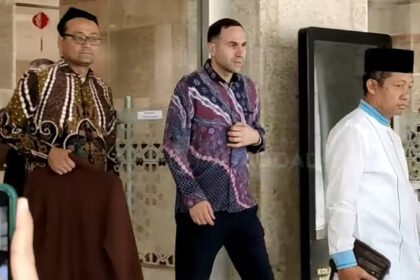 Timur Kapadze Pakai Batik, Kepergok di Istiqlal: ‘Agenda Pribadi’ atau Negosiasi PSSI?