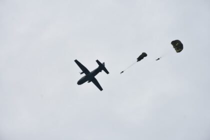 Dukung Terjun Statis Pasis Marinir AAL 71, Wing Udara 2 Puspenerbal Kerahkan Casa