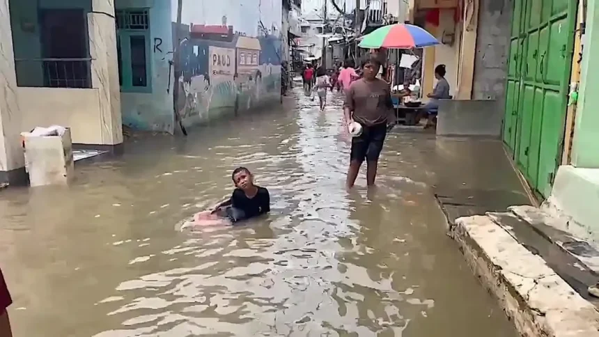 16 RT dan Satu Ruas Jalan di Jakarta Masih Tergenang Banjir Rob hingga Sabtu Siang