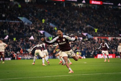 Aston Villa vs Arsenal (Dok. X/@AVFCOfficial)