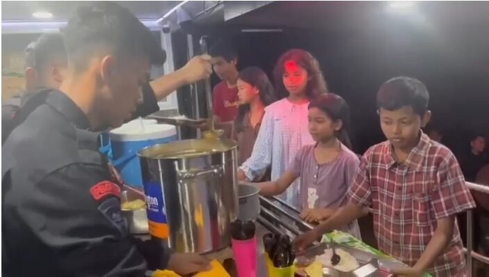 Brimob Dirikan Dapur Lapangan, Ribuan Korban Banjir Aceh Tamiang Kini Tak Lagi Kelaparan