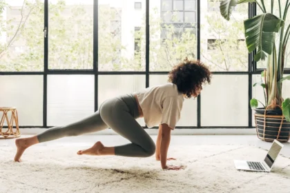 Apa itu Exercise Snacking? Ngemil Gerak Cara Orang Kantoran yang Lagi Tren