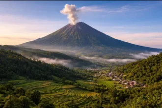 Gunung Bur Ni Telong Status Siaga, Ribuan Warga Bener Meriah Dievakuasi (KORANACEH.ID)