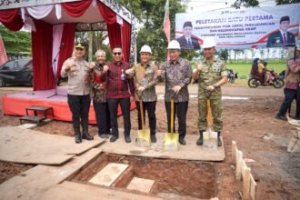 Menkop Resmikan Pembangunan Koperasi Kelurahan Merah Putih Sokoduwet di Pekalongan