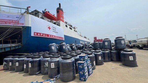 PMI Kirim 1.500 Kantong Darah dan Kapal Logistik ke Sumatera