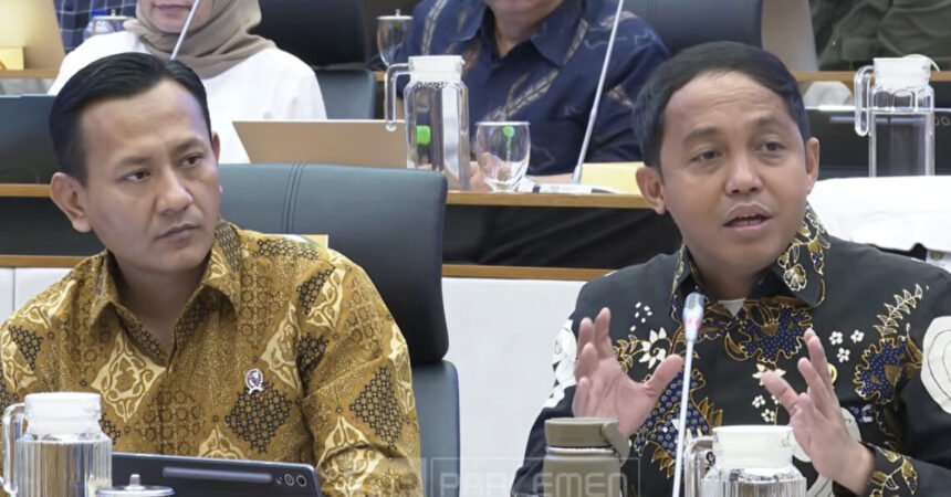 Menhut Raja Juli Janji Bongkar Asal Kayu Gelondongan di Bencana Sumatera