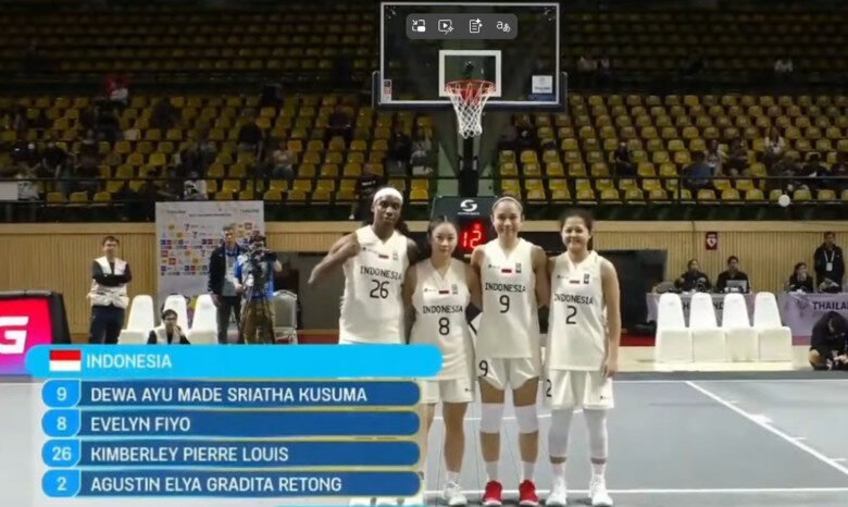 Timnas 3x3 Putri Indonesia saat bertanding melawan Malaysia di Stadion Nimibutr, Bangkok.