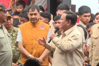 Presiden Prabowo Subianto saat meninjau langsung kondisi warga terdampak bencana di Posko Pengungsian Jembatan Aceh Tamiang, Jumat (12/12) pagi, menyampaikan pesan penting mengenai pentingnya menjaga lingkungan.