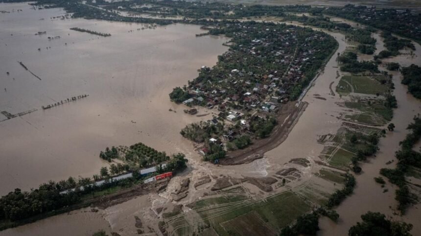 Tanggul Jebol Dikebut 3 Hari, Korban Banjir Langkat Dapat Bantuan Rp60 Juta
