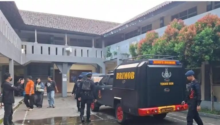 Terduga Pengirim Ancaman Bom ke 10 Sekolah di Depok, Karmila Diamankan Polisi