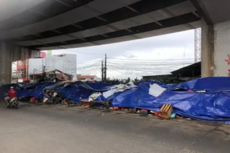 Wali kota Tangsel Minta Maaf, Tumpukan Sampah Flyover Ciputat Sementara Ditutup Terpal