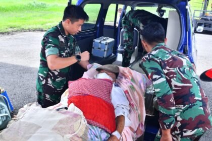 TNI AU Evakuasi Lansia Pascabencana Lewat Jalur Udara, Akses Darat Terbatas