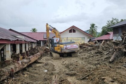 Gerindra Bantu Bersihkan SD Negeri yang Tertimbun, Siapkan Hunian Sementara Pengungsi