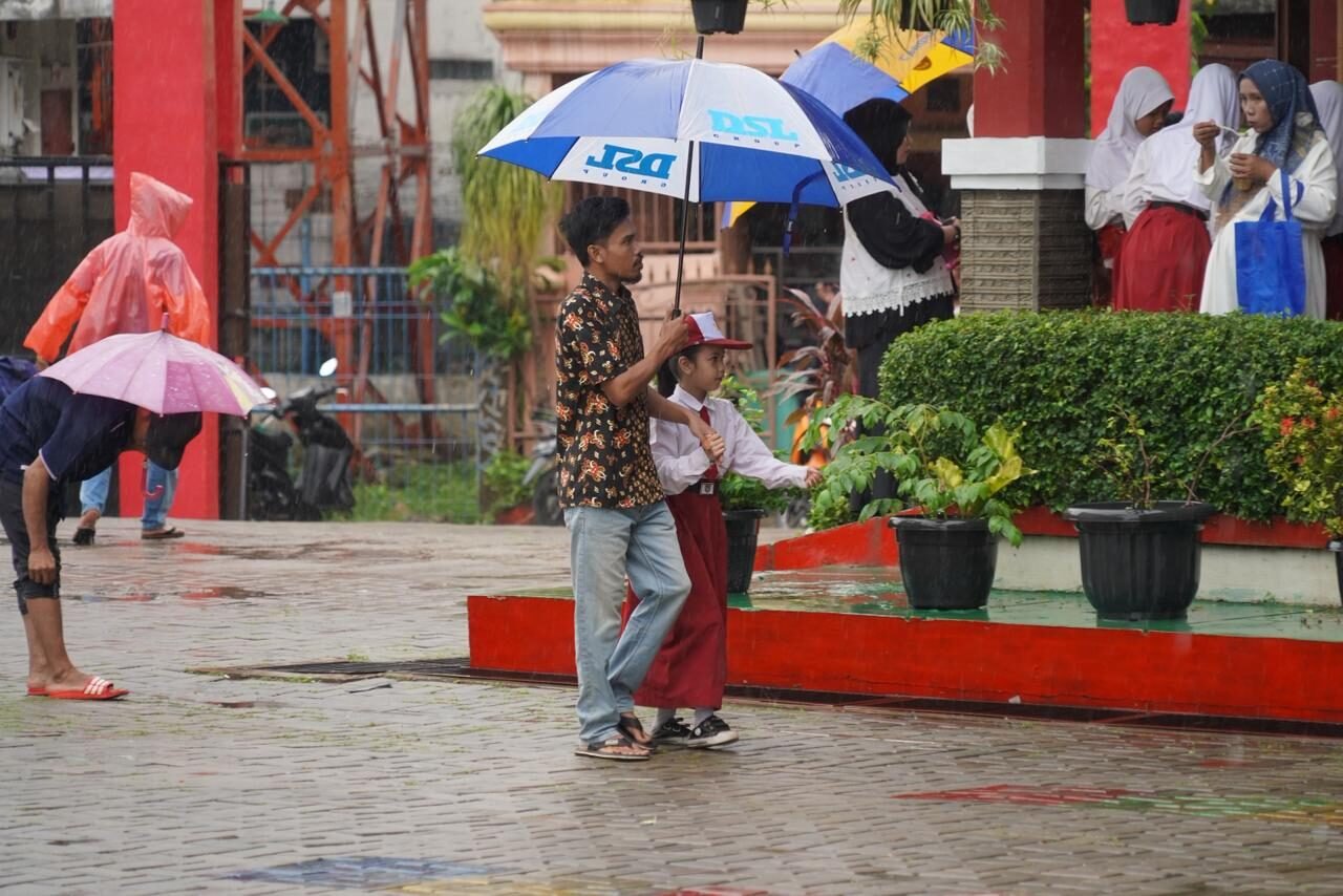 GEMAR: Kehadiran Ayah di Sekolah Jadi Investasi Masa Depan Anak 2 sekolah