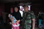 Cerita Haru Personel TNI, Selamatkan Bayi 2 Bulan Pakai Baskom Terjang Banjir Aceh