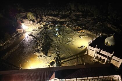 Meski Minim Penerangan, Akses Pesantren dan Jalan Nasional Aceh Tamiang Terus Dikebut