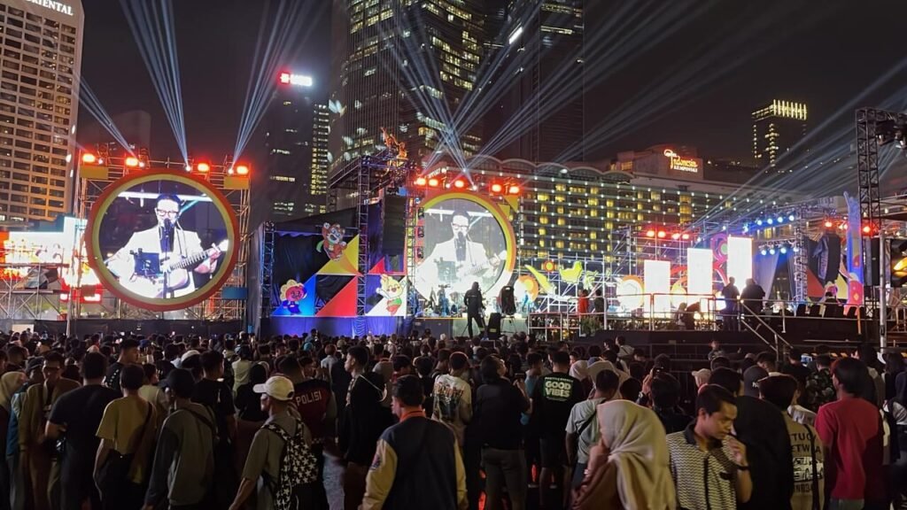 Jakarta Gelar Car Free Night, Ribuan Warga Padati Bundaran HI Nikmati Malam Tahun Baru 3 Jakarta Gelar Car Free Night, Ribuan Warga Padati Bundaran HI Nikmati Malam Tahun Baru