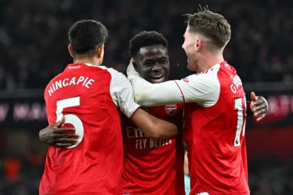 Arsenal Selamat di Menit Akhir, Dua Gol Bunuh Diri Wolves Jaga Puncak Klasemen Liga Premier