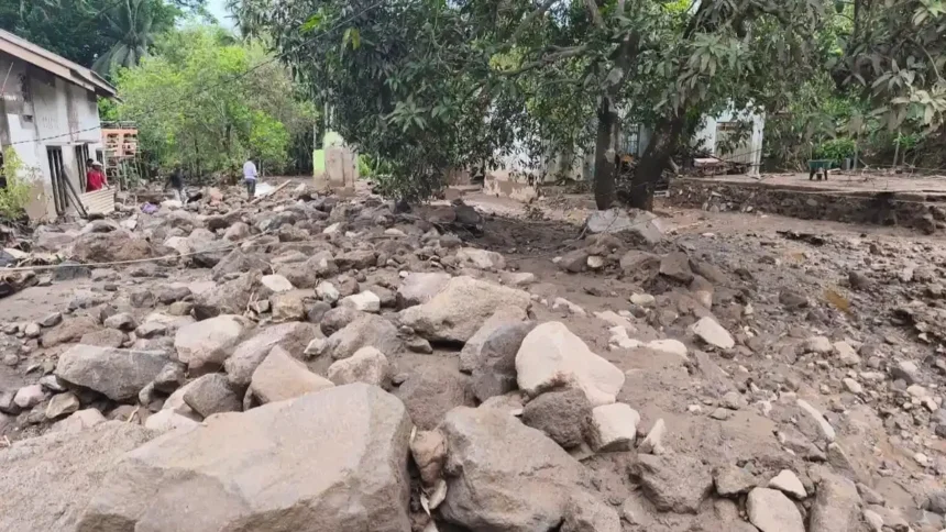 Banjir Lahar Lewotobi Laki-laki Terjang Dua Desa di NTT, Jalan Utama Terputus