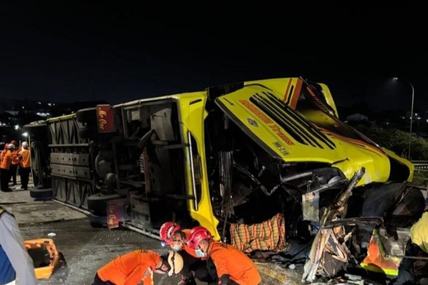 Tragedi Dini Hari di Semarang : Kronologi Bus PO Cahaya Trans Alami Kecelakaan Maut