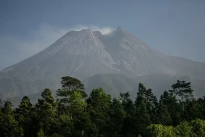Pendakian Ilegal Berujung Petaka, Dua Orang Hilang di Gunung Merapi