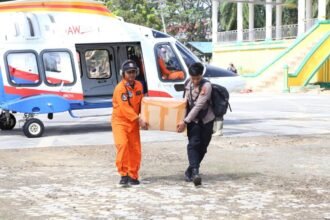 Polri Terobos Jalur Terputus, AW169 Dropping 348 Kg Bantuan untuk Korban Banjir Aceh Tamiang