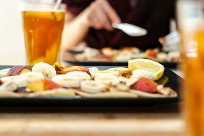 Dokter Bilang: Jangan Minum Es Teh Manis Bareng Makan, Ini Risikonya!