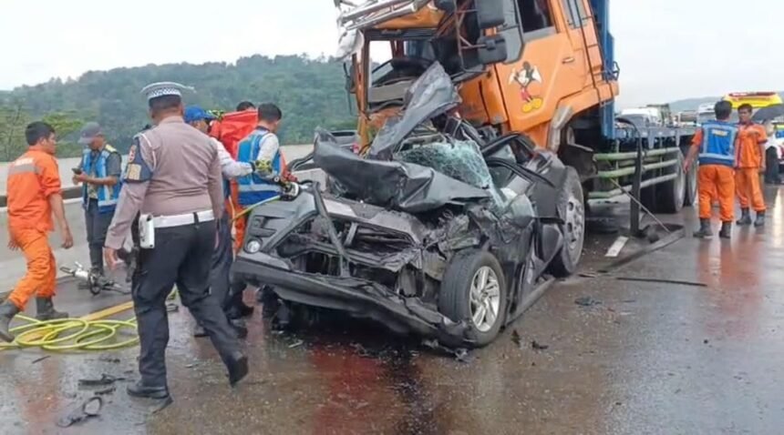Sopir Akui Panik Saat Truk Rem Blong dan Tabrak 8 Mobil di Tol Cipularang