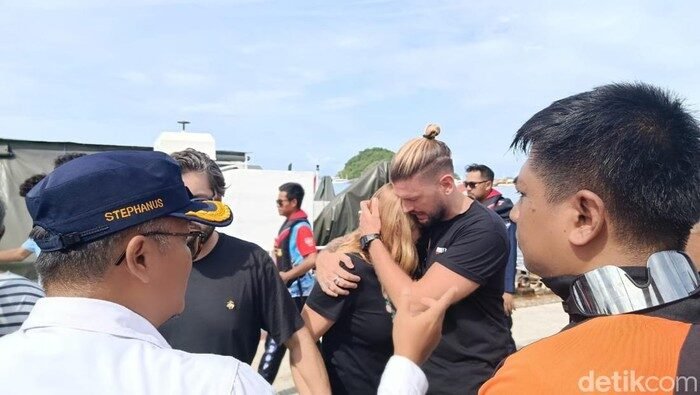 Tangis Pilu Mar Martinez Menanti Suami dan Tiga Anak yang Masih Hilang di Labuan Bajo