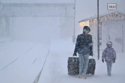 Badai Musim Dingin Melanda Nordik, Dua Tewas di Swedia dan 160 Ribu Rumah Tanpa Listrik