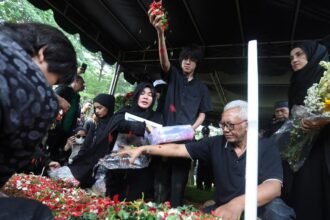 22 Tahun Cinta Karina Berakhir di Jeruk Purut, Perpisahan Penuh Air Mata Epy Kusnandar