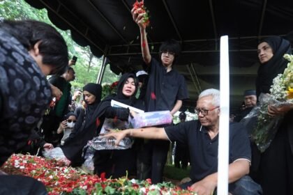 22 Tahun Cinta Karina Berakhir di Jeruk Purut, Perpisahan Penuh Air Mata Epy Kusnandar