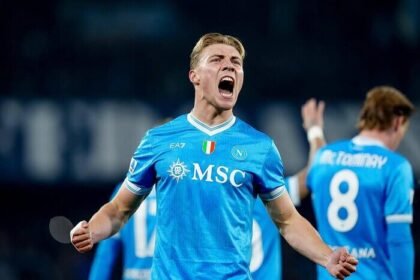 Napoli kembali menegaskan diri sebagai kandidat kuat juara Liga Italia 2025/2026 setelah menaklukkan Juventus 2-1.