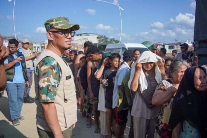 Wamenhaj Dahnil Anzar Simanjuntak bersama Pengurus Besar Matahari Pagi Indonesia menyalurkan bantuan darurat untuk warga terdampak bencana di Aceh Tamiang.
