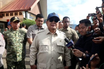 Prabowo Subianto meninjau langsung lokasi terdampak bencana di Tapanuli Tengah sambil memastikan percepatan distribusi bantuan.