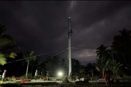PLN dan TNI berpacu melawan waktu membangun kembali menara listrik Aceh yang roboh diterjang banjir.