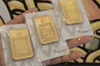 Harga emas Antam kembali menanjak hingga menyentuh Rp2,431 juta per gram pada perdagangan Kamis.