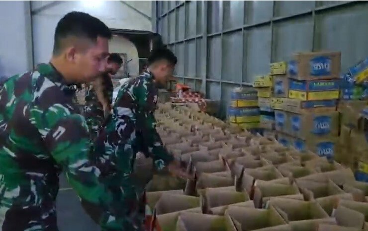 Viral di Medsos Soal Kotak Bantuan Kosong: Begini Penjelasan TNI Soal Helibox! 2 Viral di Medsos Soal Kotak Bantuan Kosong: Begini Penjelasan TNI Soal Helibox!
