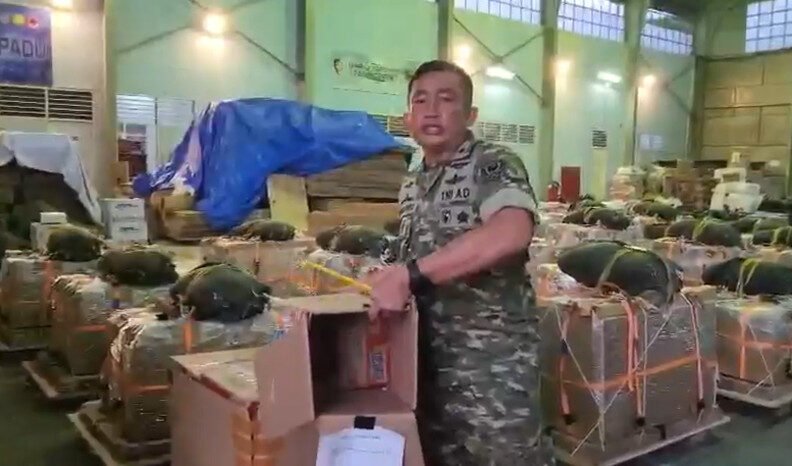 Viral di Medsos Soal Kotak Bantuan Kosong: Begini Penjelasan TNI Soal Helibox! 4 Viral di Medsos Soal Kotak Bantuan Kosong: Begini Penjelasan TNI Soal Helibox!