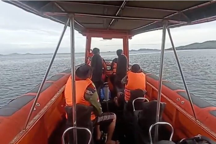 Penyisiran Diperluas Hingga 5,25 Mil Laut, Hari Ketiga Pencarian 4 WNA Spanyol di Labuan Bajo Kian Intensif 2 Penyisiran Diperluas Hingga 5,25 Mil Laut, Hari Ketiga Pencarian 4 WNA Spanyol di Labuan Bajo Kian Intensif
