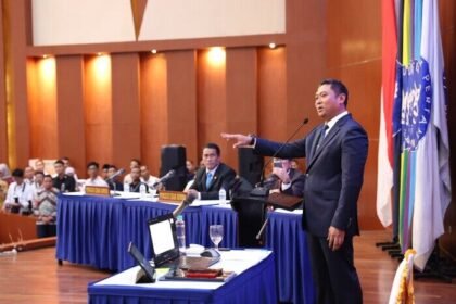 Wamentan Sudaryono memaparkan hasil riset doktoralnya yang menegaskan holdingisasi BUMN sebagai strategi tepat memperkuat sektor pangan nasional.