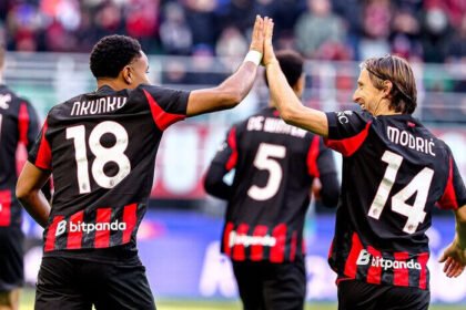 Dwigol Christopher Nkunku mengantar AC Milan menang telak atas Hellas Verona di San Siro.