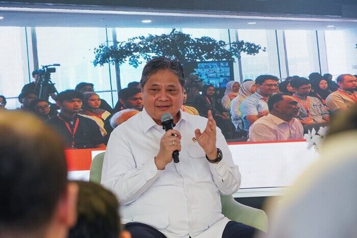 Airlangga Hartarto menekankan pentingnya talenta AI saat meninjau Program Magang Nasional di TelkomGroup.
