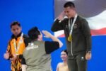 Rizki Juniansyah mencetak sejarah baru di SEA Games 2025 dengan meraih emas kelas 79 kg putra sekaligus memecahkan rekor dunia angkat besi.