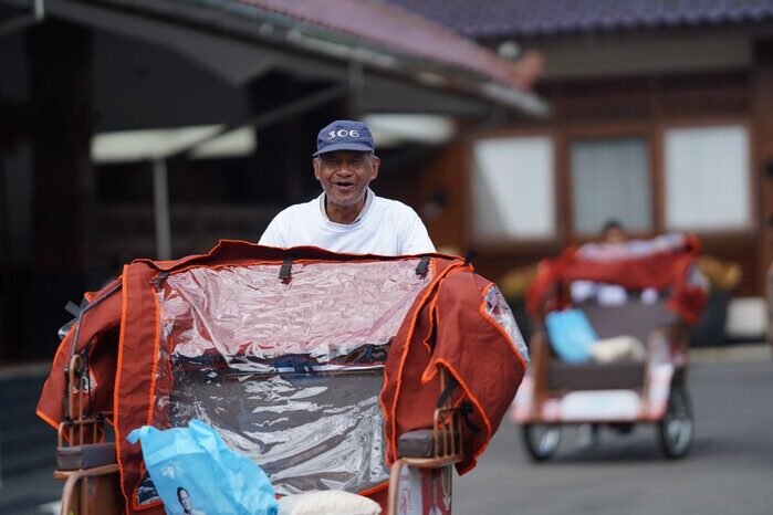 Becak listrik bantuan Presiden Prabowo Subianto memberi harapan baru bagi penarik becak lansia di Magelang.