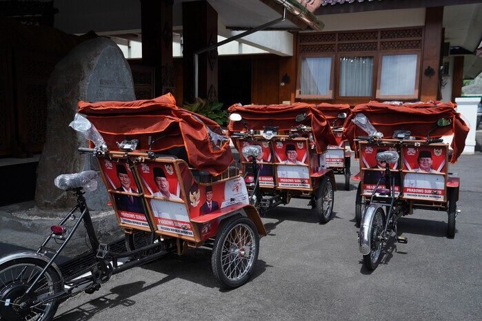 Bantuan Becak Listrik Presiden Prabowo Bangkitkan Harapan Penarik Becak Lansia di Magelang 2 Bantuan Becak Listrik Presiden Prabowo Bangkitkan Harapan Penarik Becak Lansia di Magelang