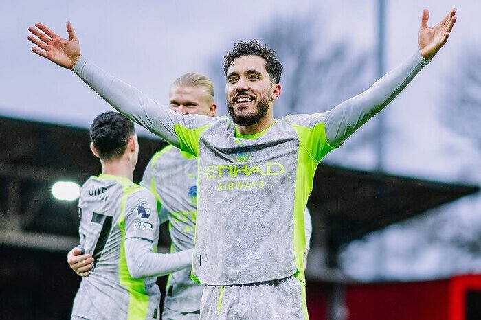 Rayan Cherki menjadi penentu kemenangan Manchester City lewat gol telat ke gawang Nottingham Forest.