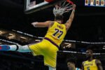 Luka Doncic berjalan tertatih sebelum akhirnya meninggalkan lapangan dalam kekalahan telak Lakers dari Clippers.